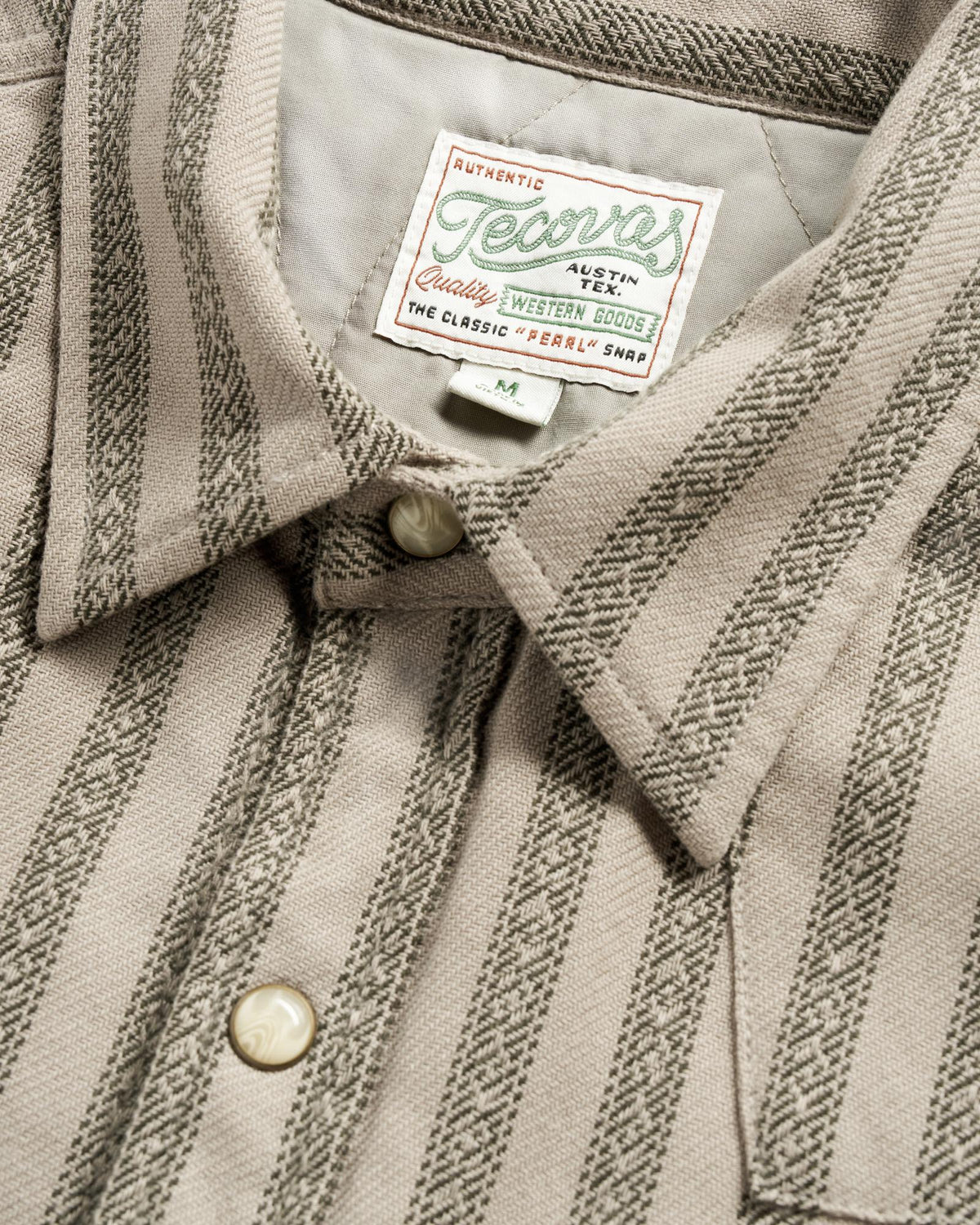 Closeup detail view of Men's Sawtooth Pearl Snap Shacket - Gray / Black