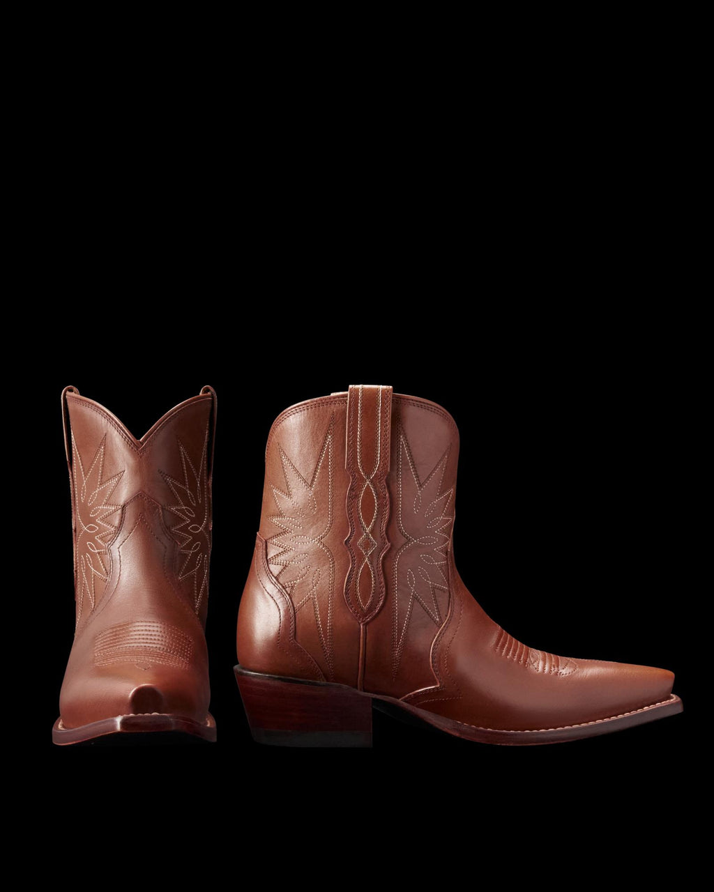 Pair view of The Lynn - Saddle on plain background