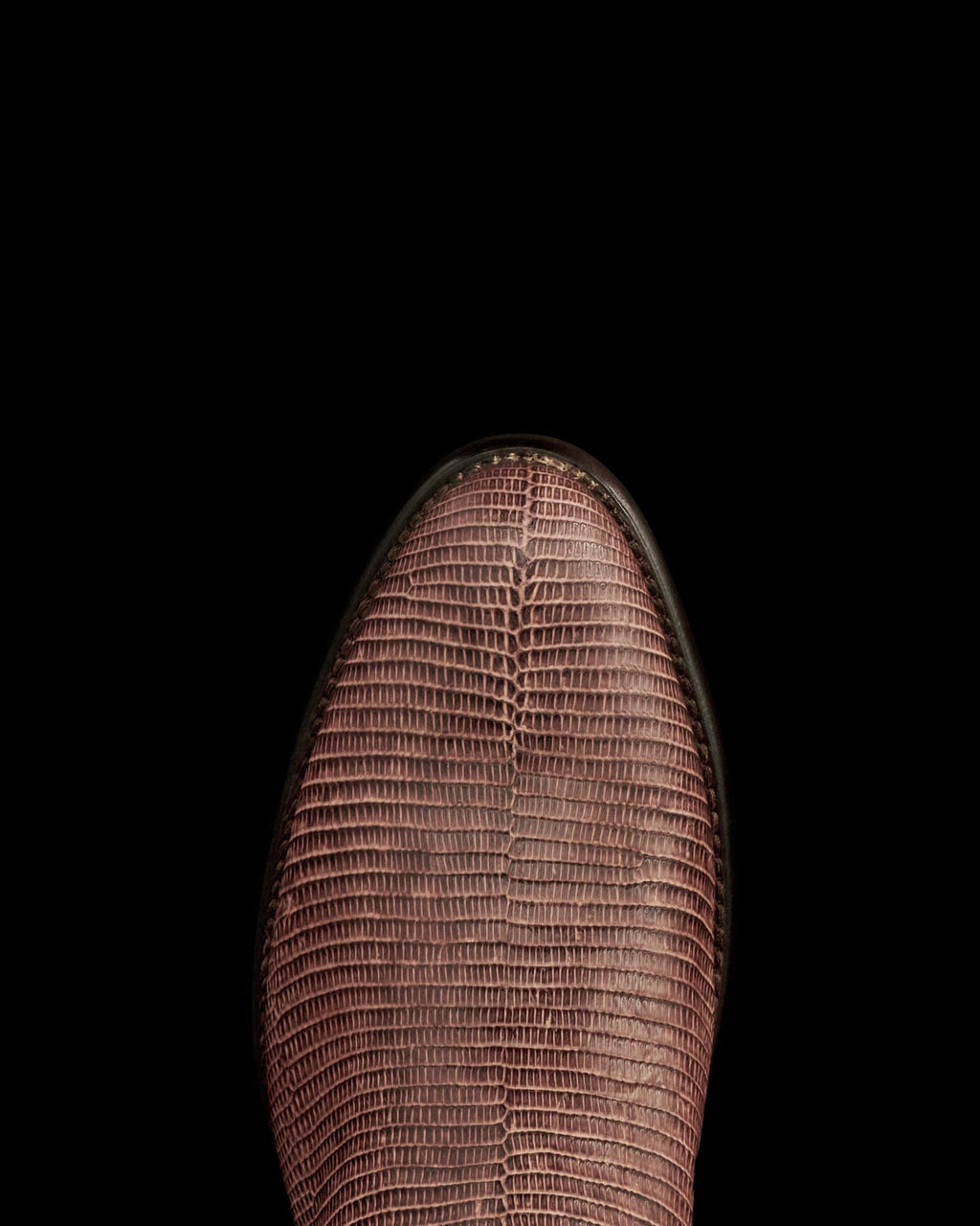 Toe view of The Dean - Cask Lizard on plain background