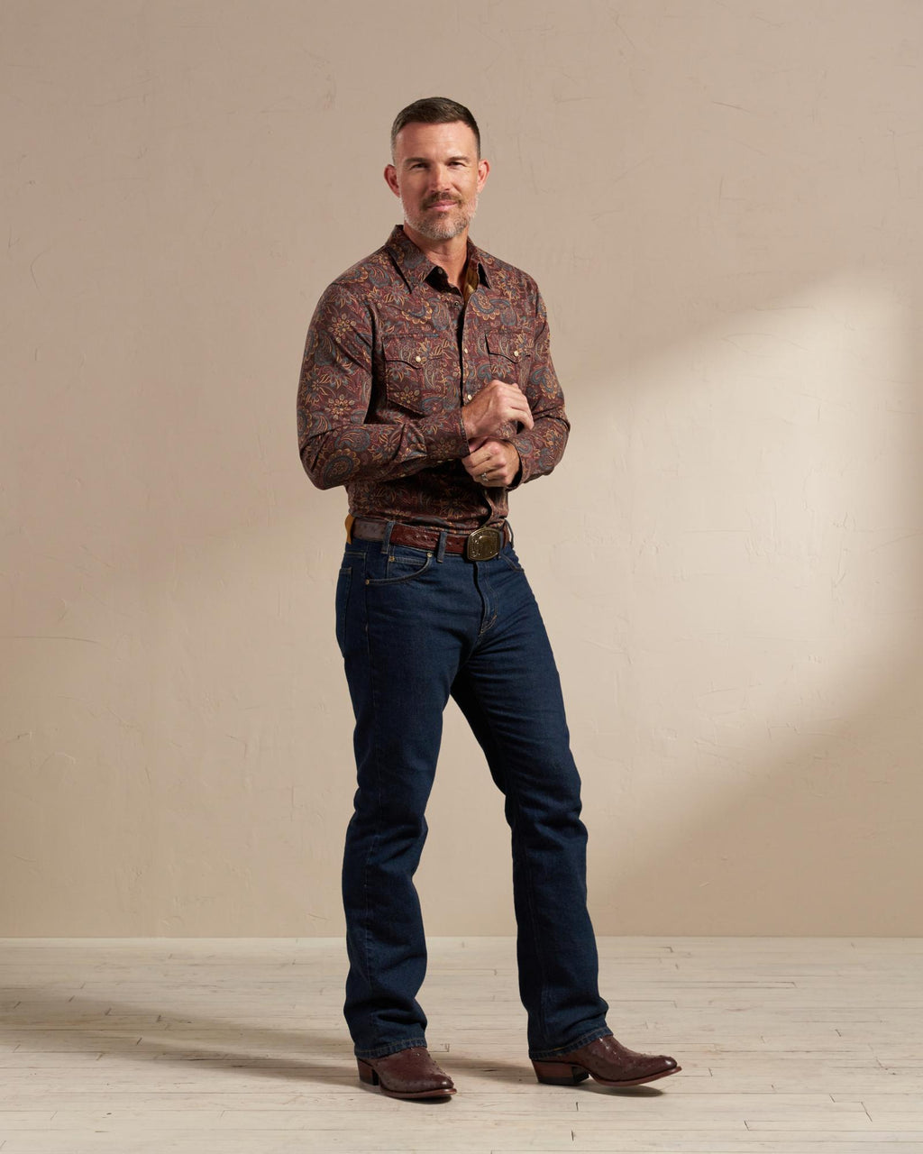 Full view of The Wyatt II - Mahogany on model