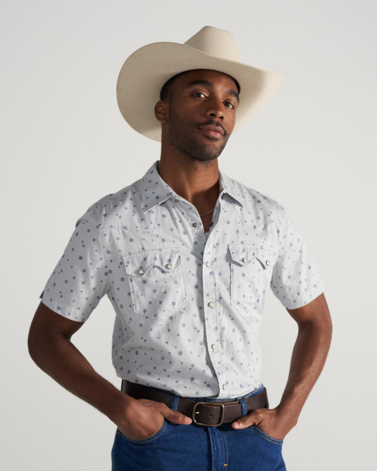 Closeup detail view of Men's Vintage Weight Short Sleeve Pearl Snap - Light Gray/Atlantic
