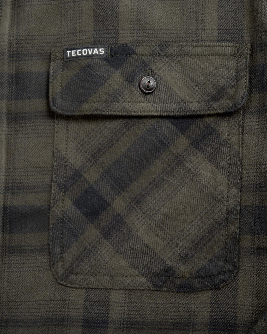 Closeup view of Men's Essential Flannel - Black/Gray