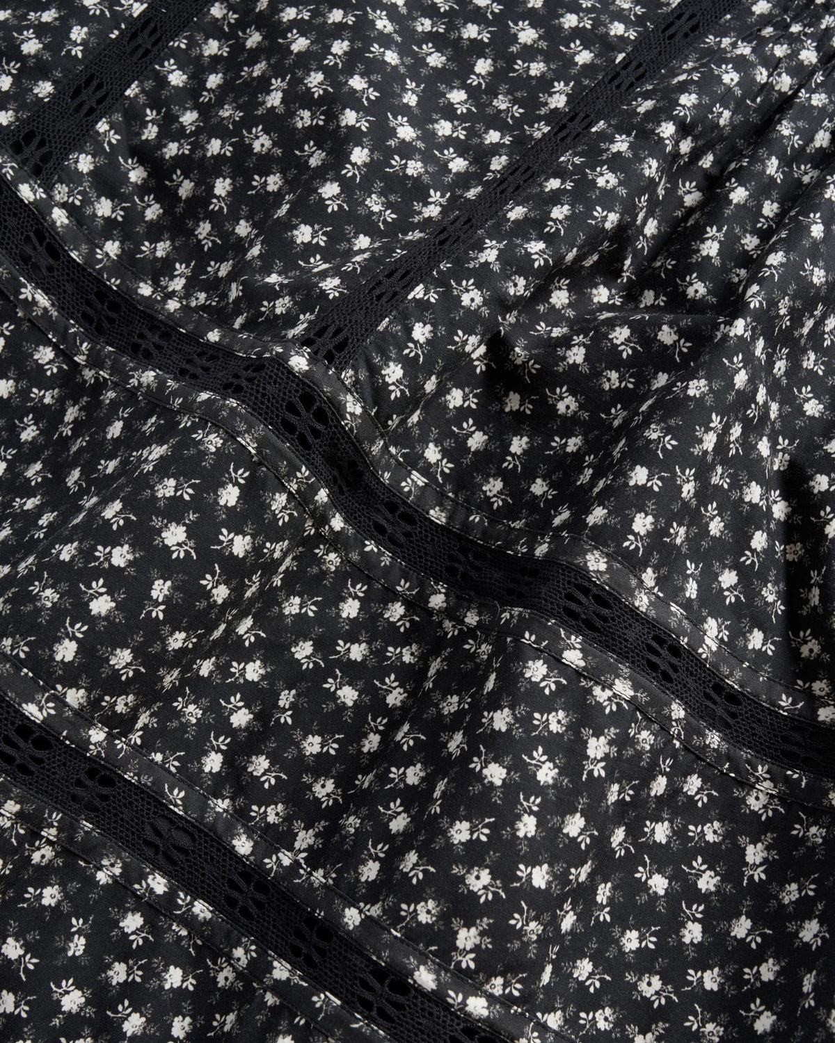 Closeup view of Women's Cotton Poplin Midi Skirt - Black / White