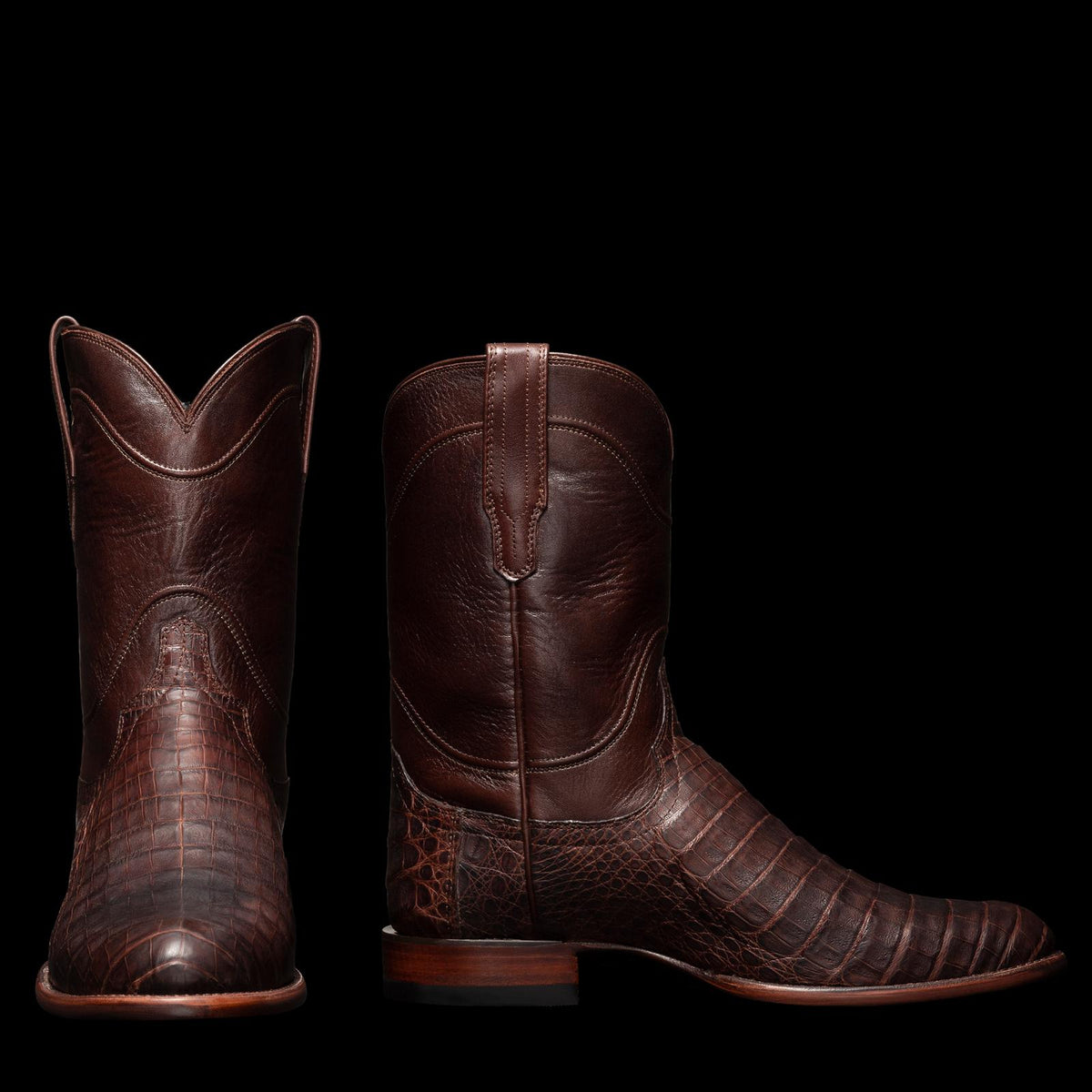 Pair view of The Earl - Mahogany on plain background