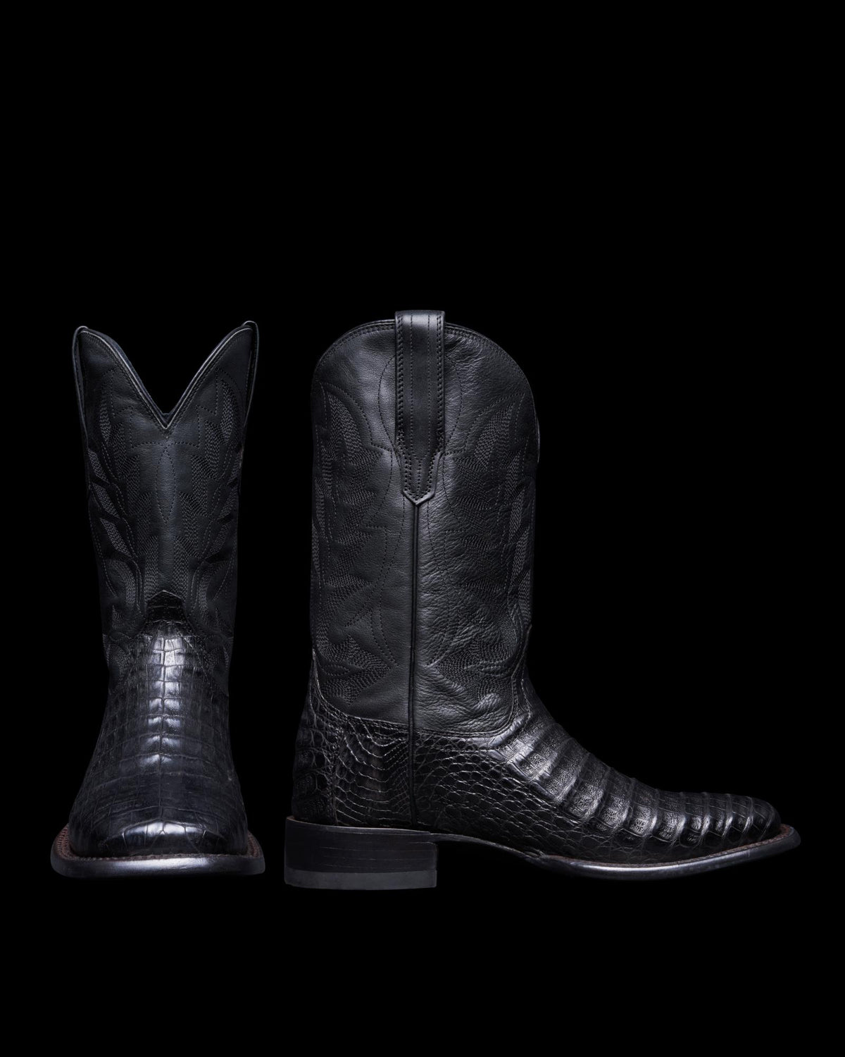 Pair view of The William - Midnight on plain background