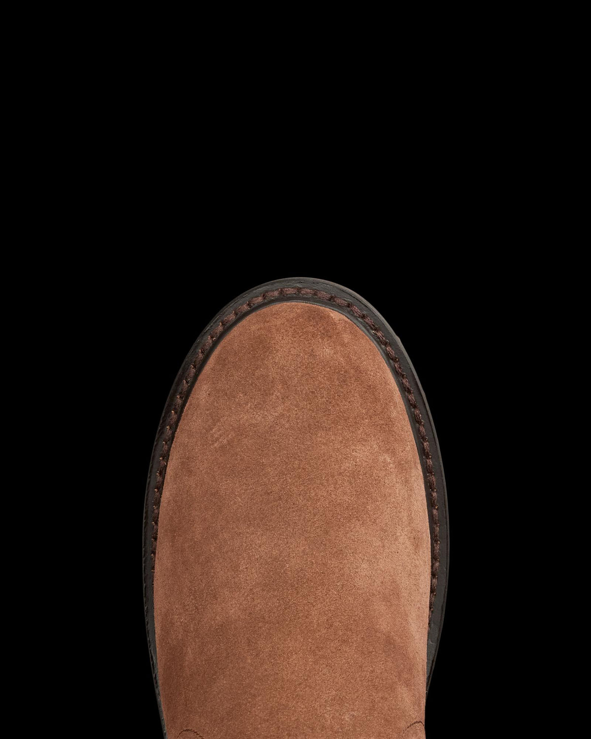 Toe view of The Chelsea Shearling - Bourbon Suede on plain background