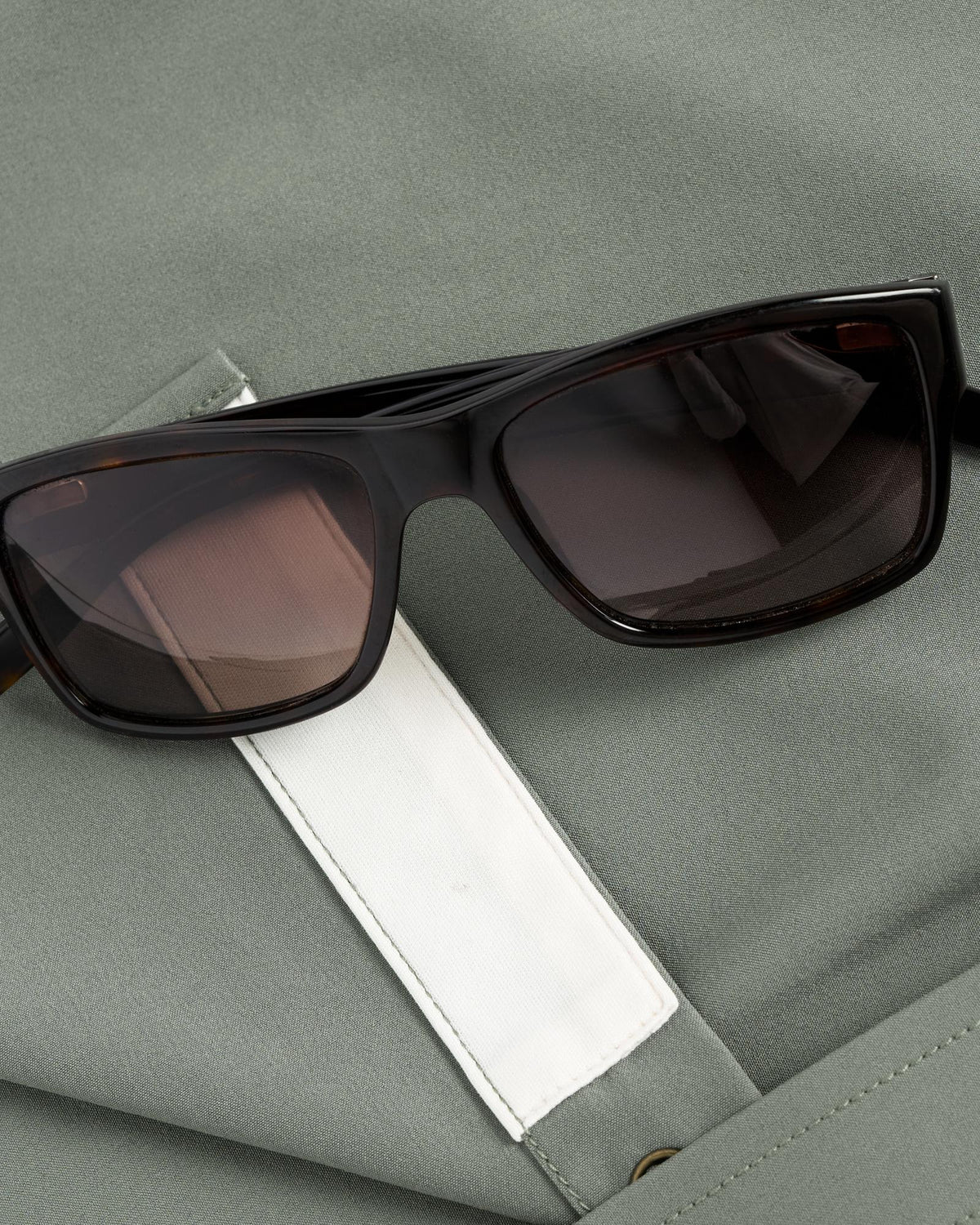 Closeup detail view of Men's Performance Western Pearl Snap - Cactus