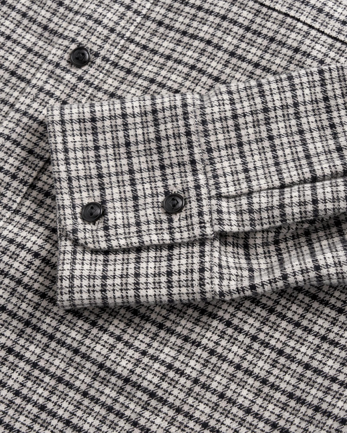 Closeup view of Men's Essential Flannel - Black/Multi
