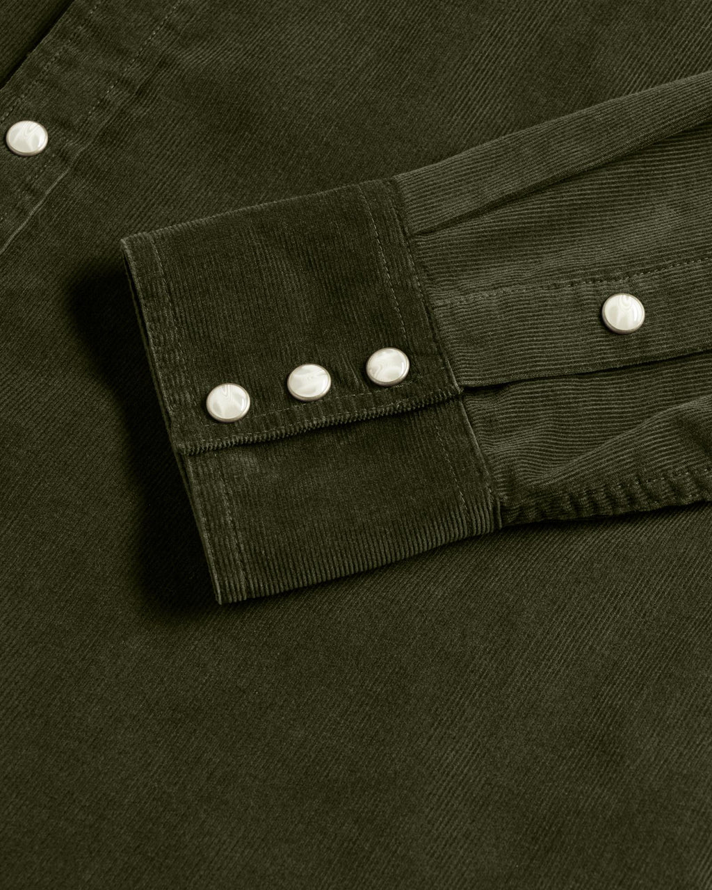 Closeup detail view of Men's Texas Weight Corduroy Pearl Snap LS - Pine