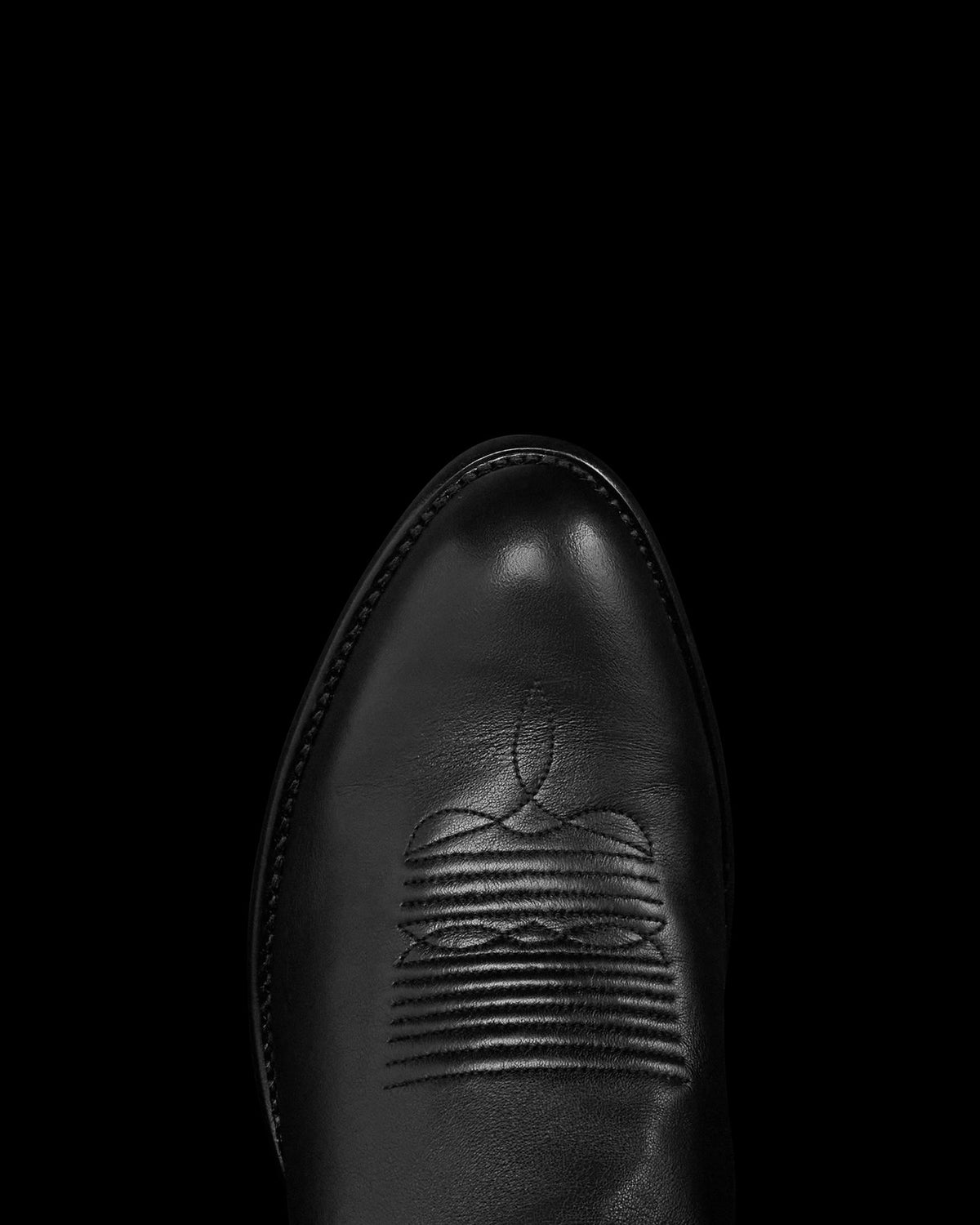 Toe view of The Cartwright - Midnight on plain background