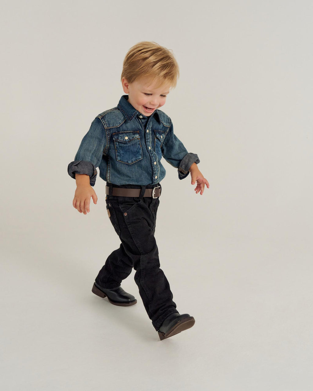 Full view of The Doc Toddler - Midnight on model
