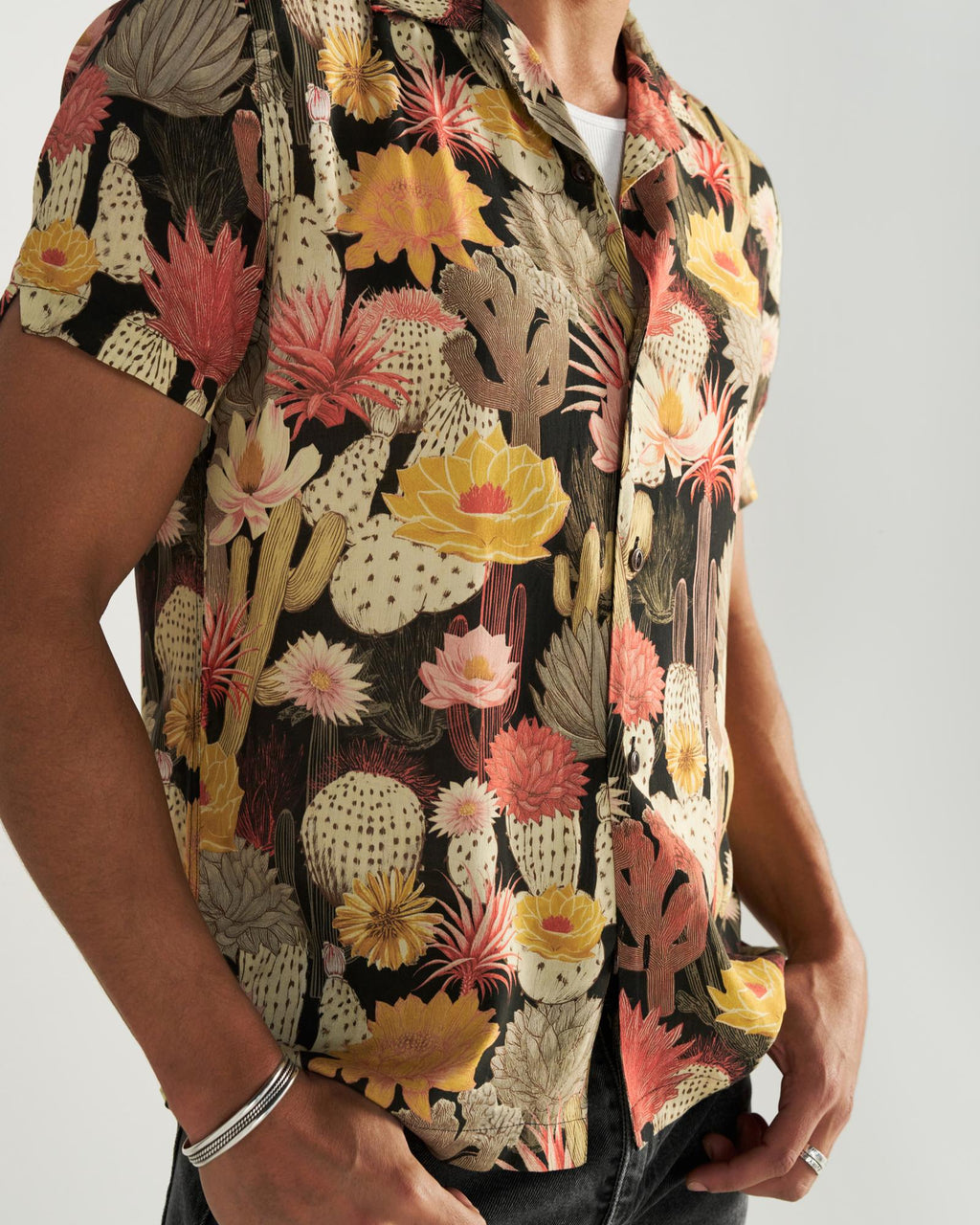 Closeup detail view of Men's Lakeside - Black/Multi