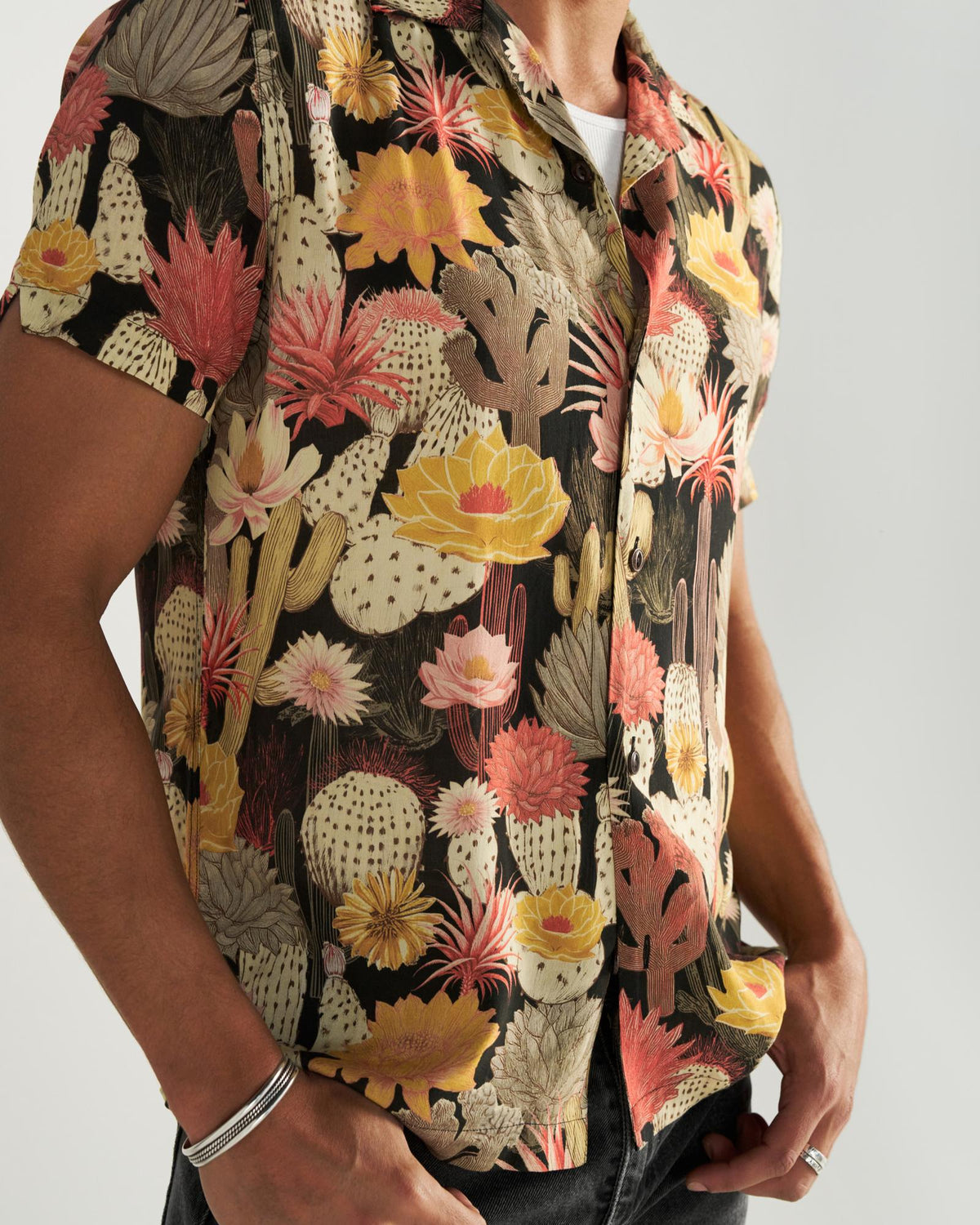 Closeup detail view of Men's Lakeside - Black/Multi