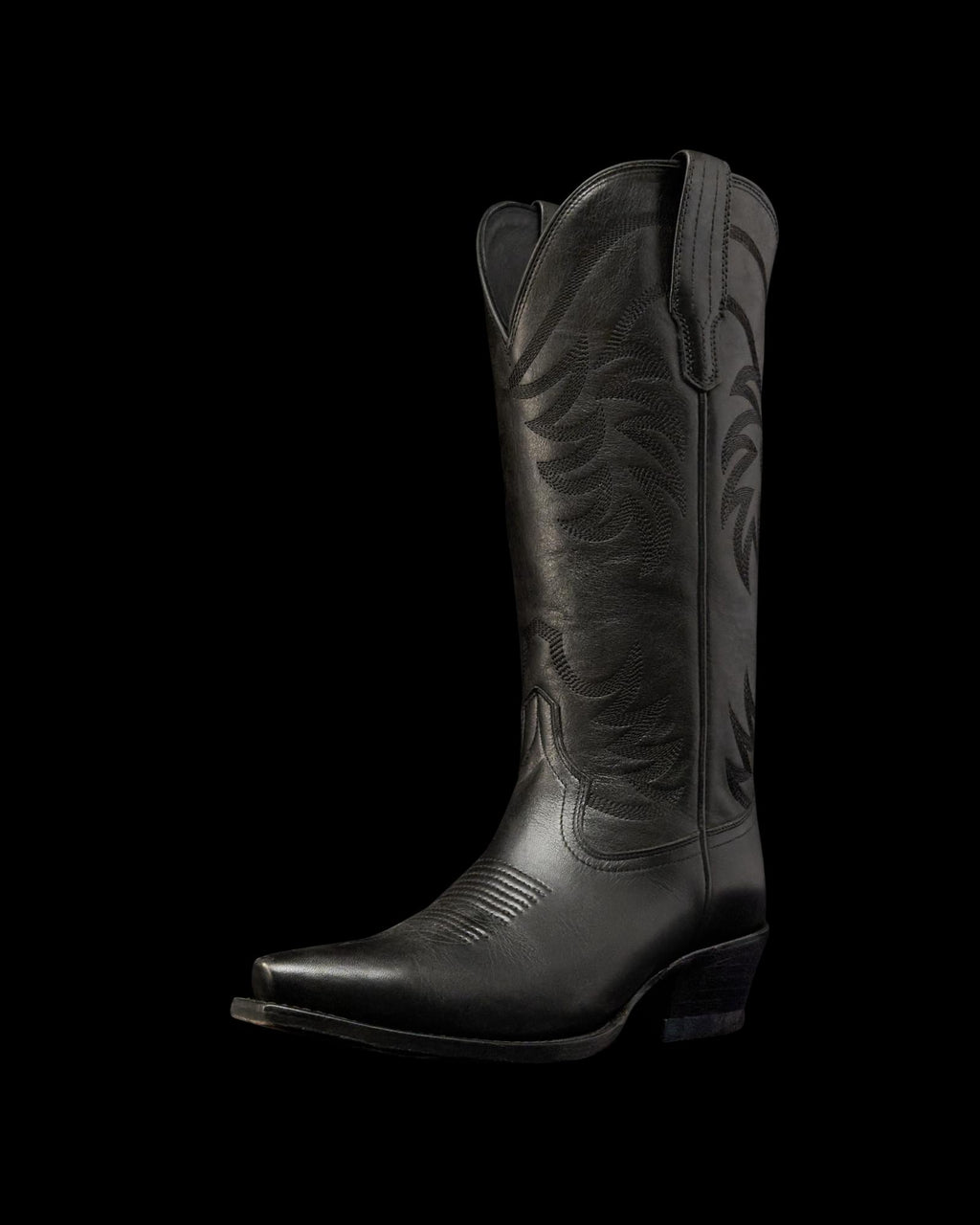 Quarterfront view of The Annie - Midnight on plain background