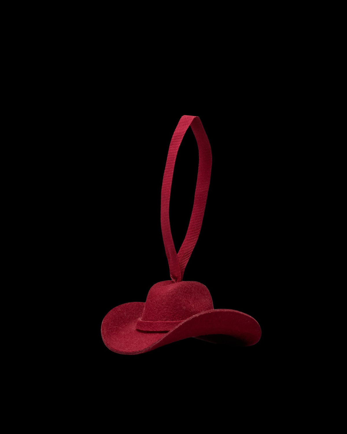 Quarterfront view of Cattleman Hat Ornament - Red on plain background