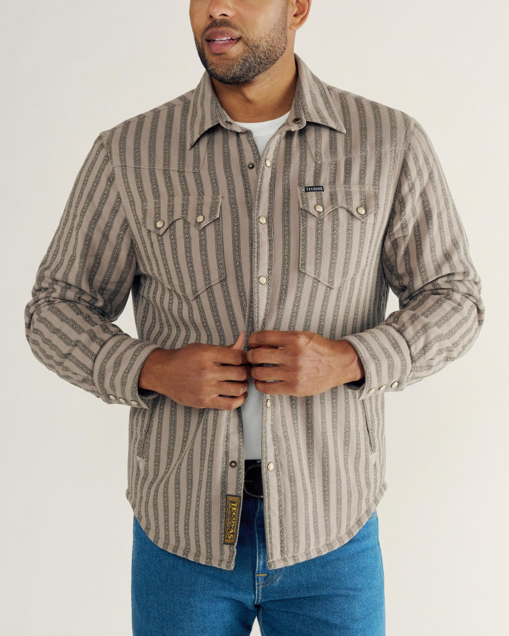 Closeup detail view of Men's Sawtooth Pearl Snap Shacket - Gray / Black