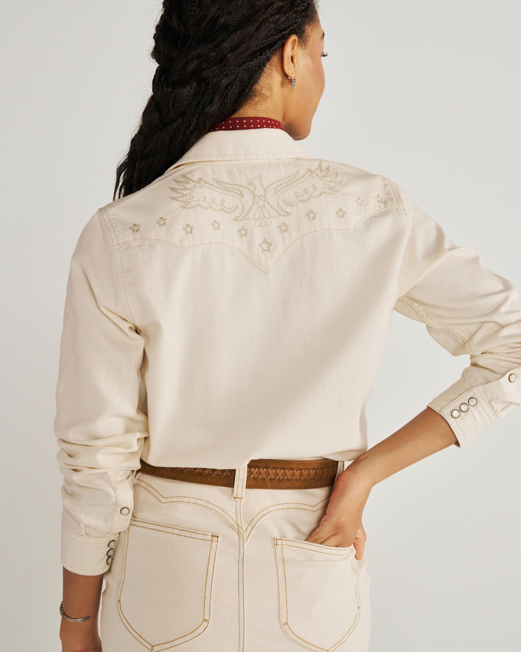 Closeup detail view of Women's Denim Pearl Snap (III) - Natural