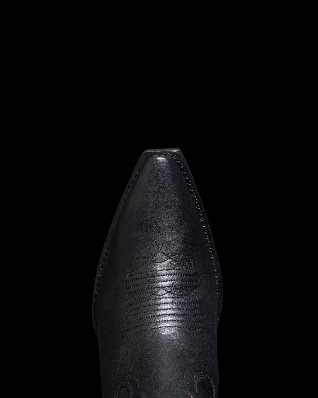 Close up view of the toe on the sadie boot in the color midnight. 