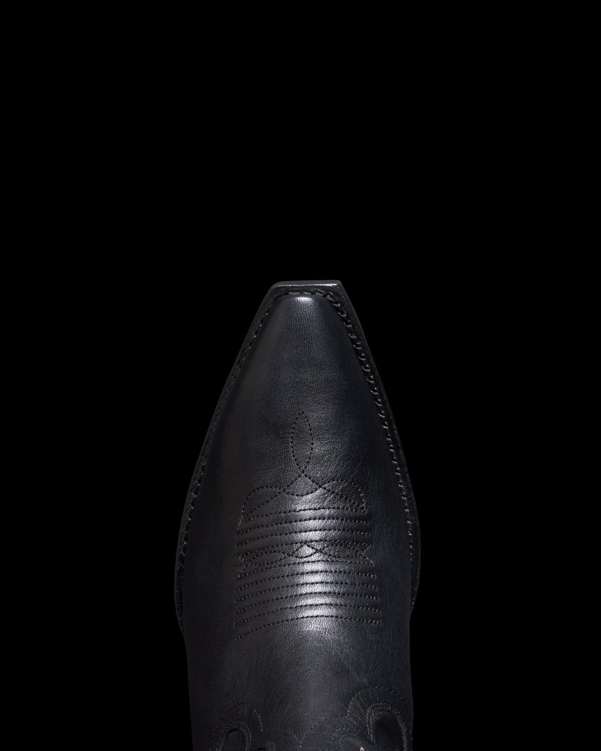 Close up view of the toe on the sadie boot in the color midnight. 