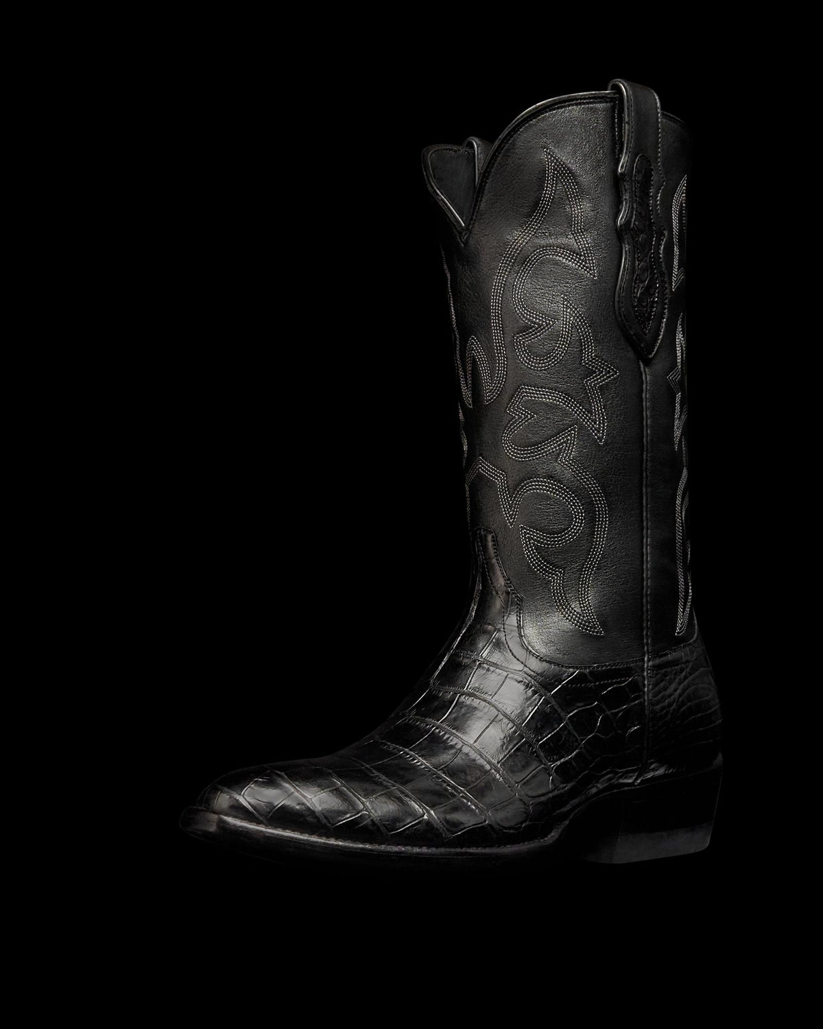 Quarterfront view of The Stallion x Tecovas Boot - Midnight Giant Gator on plain background