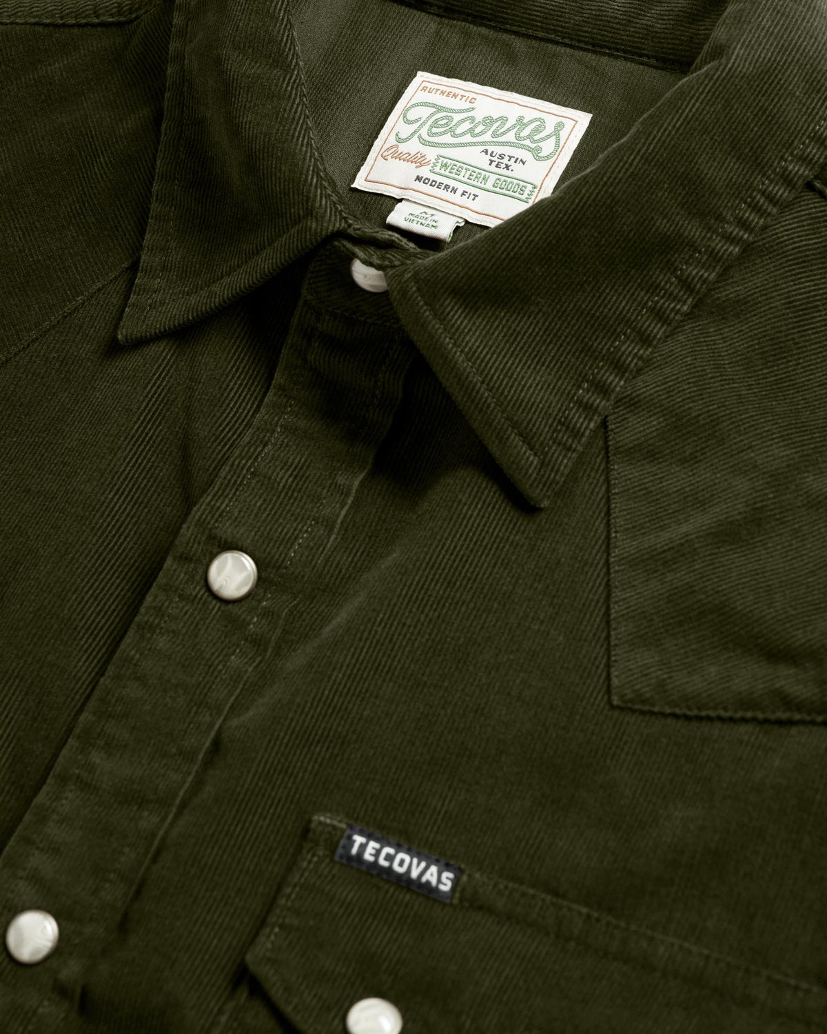 Closeup detail view of Men's Texas Weight Corduroy Pearl Snap LS - Pine
