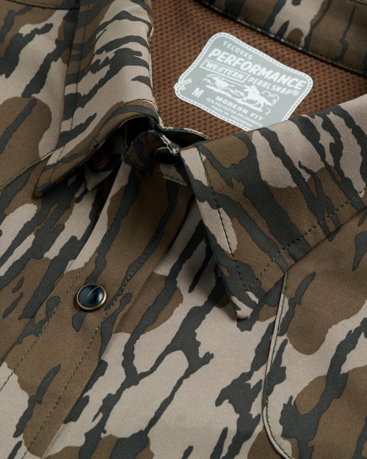 Closeup detail view of Men's Tecovas x Mossy Oak Performance Western Short Sleeve - Original Bottomland