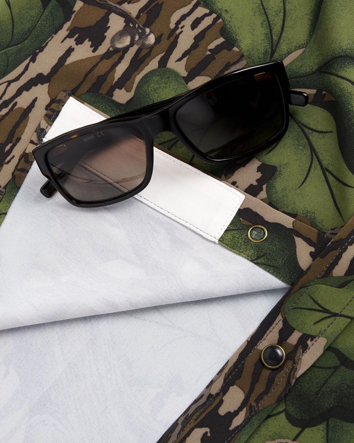 Closeup detail view of Men's Tecovas x Mossy Oak Performance Western Short Sleeve - Full Foliage