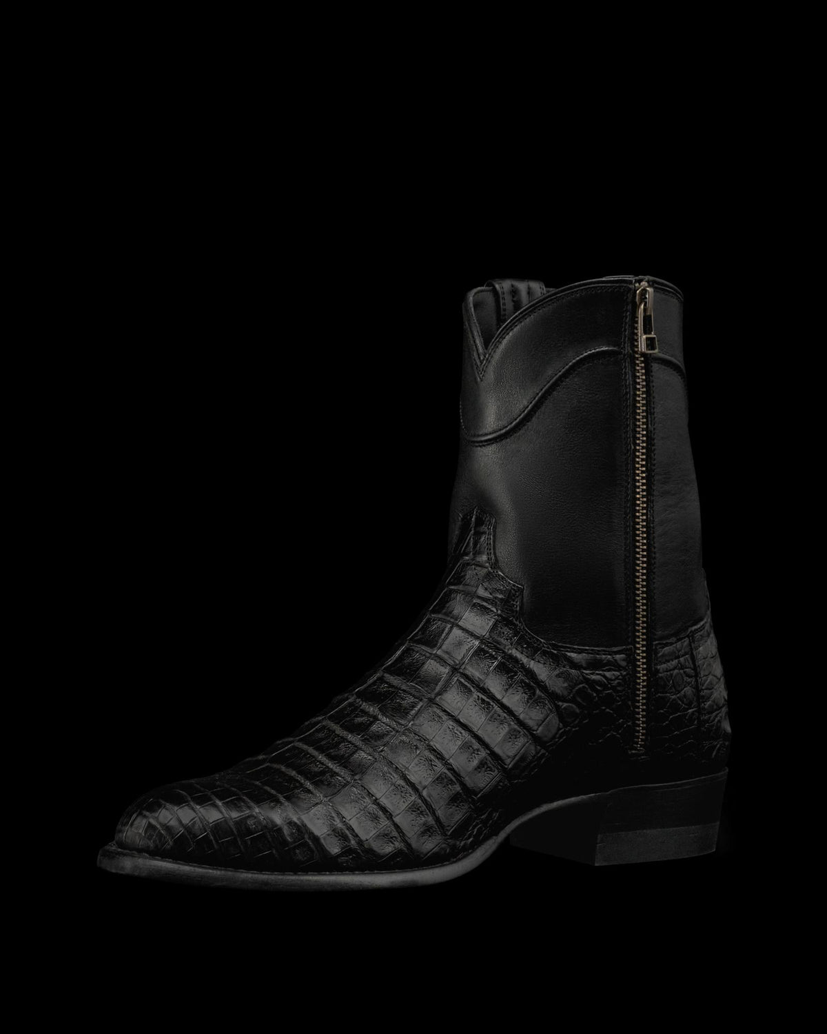 Quarterfront view of The Dean - Carbon Caiman on plain background