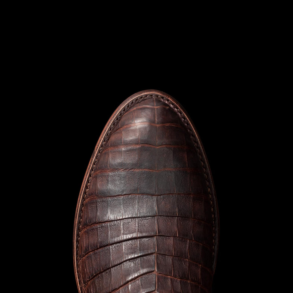 Toe view of The Earl - Mahogany on plain background